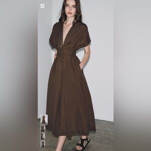 Zara Midi dress made of cotton yarn. V-neck and short sleeves.